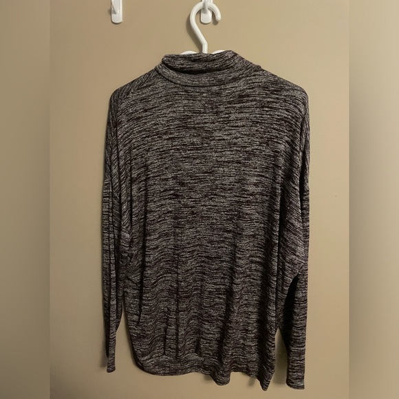 Aritzia Wilfred free turtleneck top - Picture 2 of 3